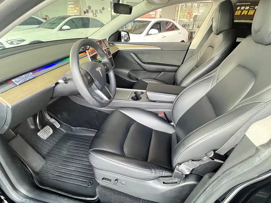 Tesla Model Y — фото 8