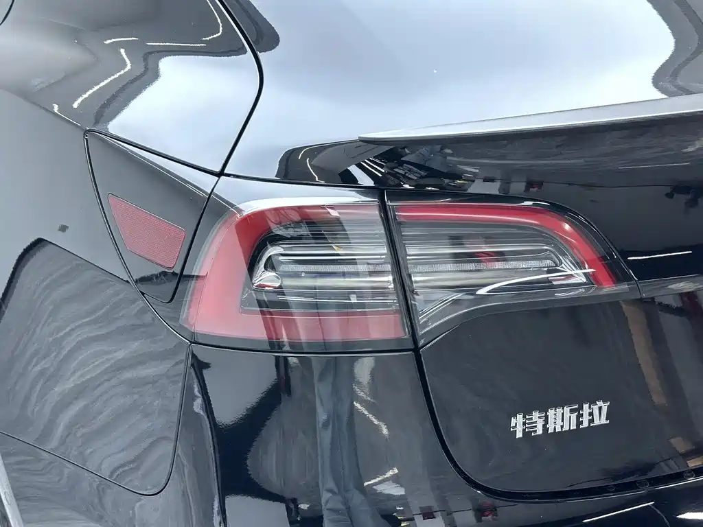 Tesla Model 3 — фото 11