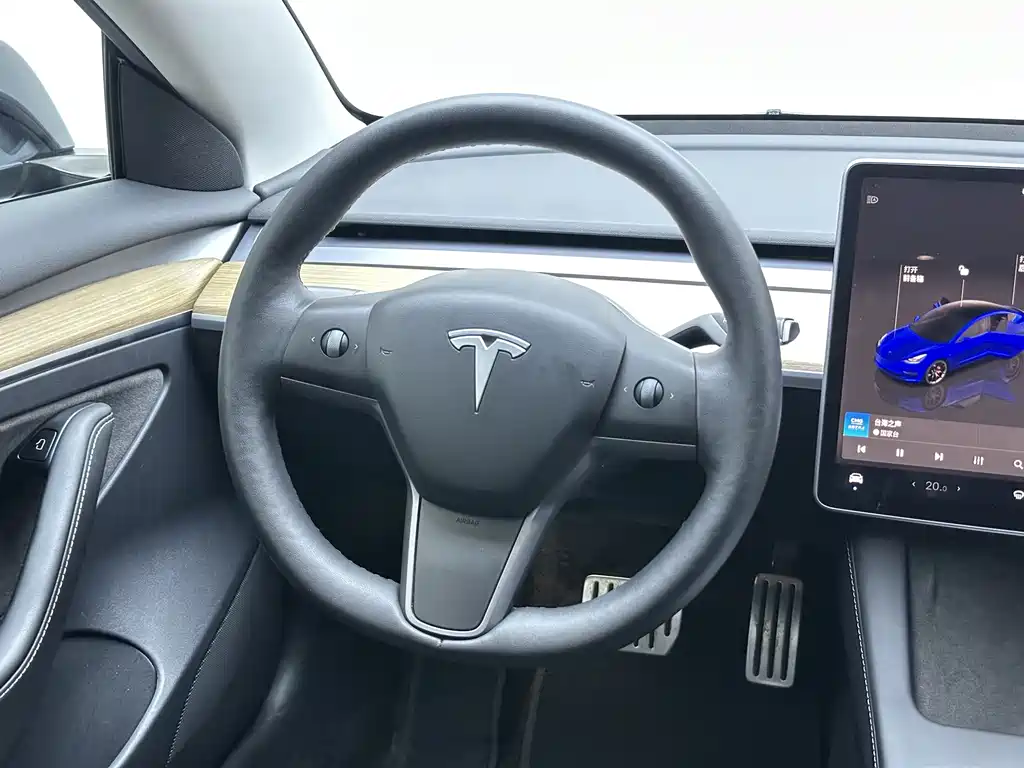 Tesla Model 3 — фото 17