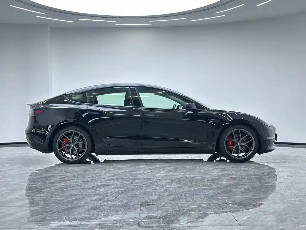 Tesla Model 3 — фото 5