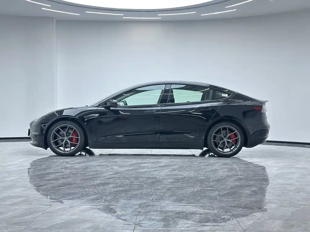 Tesla Model 3 — фото 6