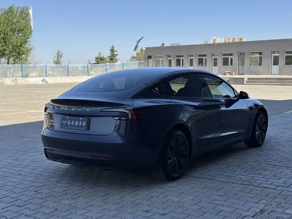 Tesla Model 3 — фото 5