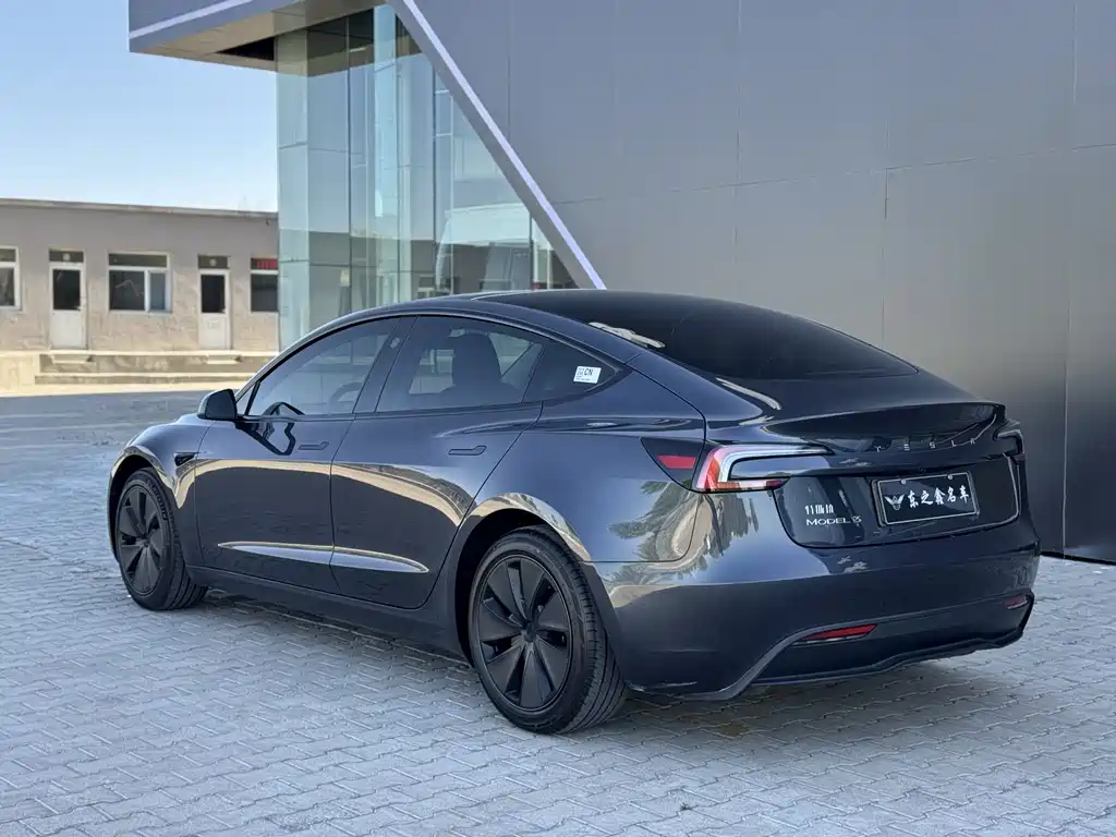 Tesla Model 3 — фото 6