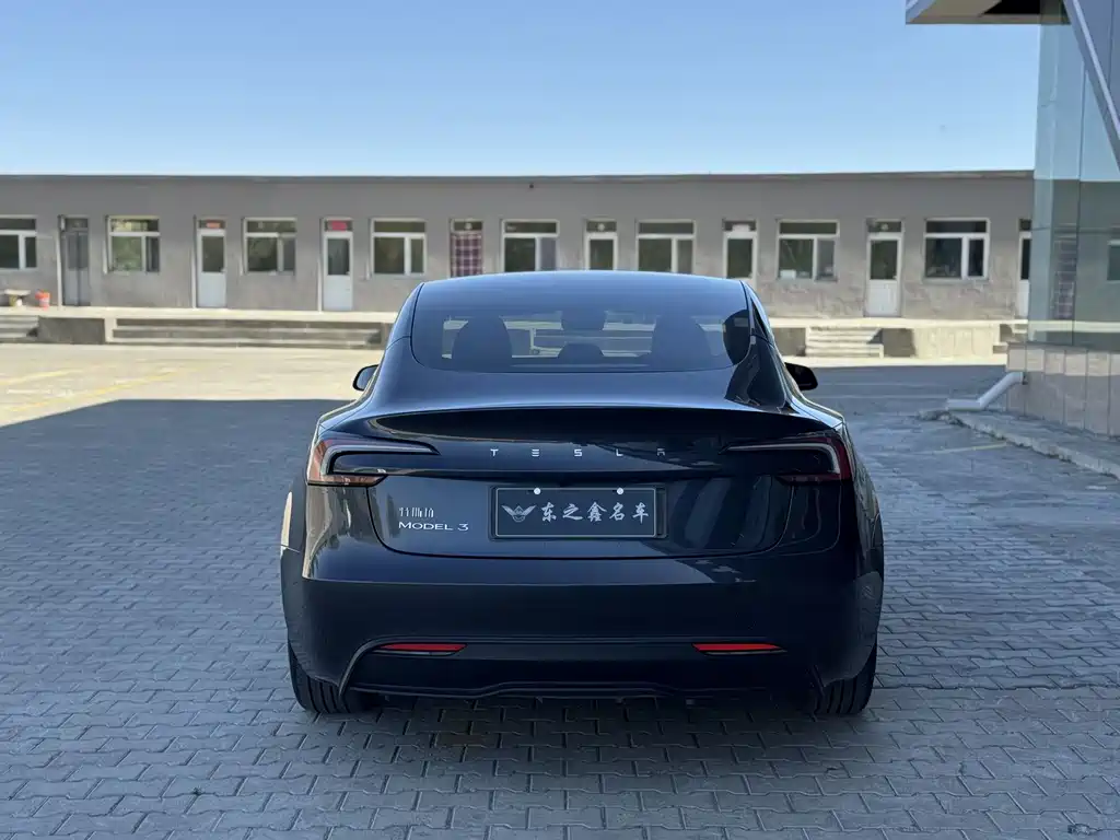 Tesla Model 3 — фото 7
