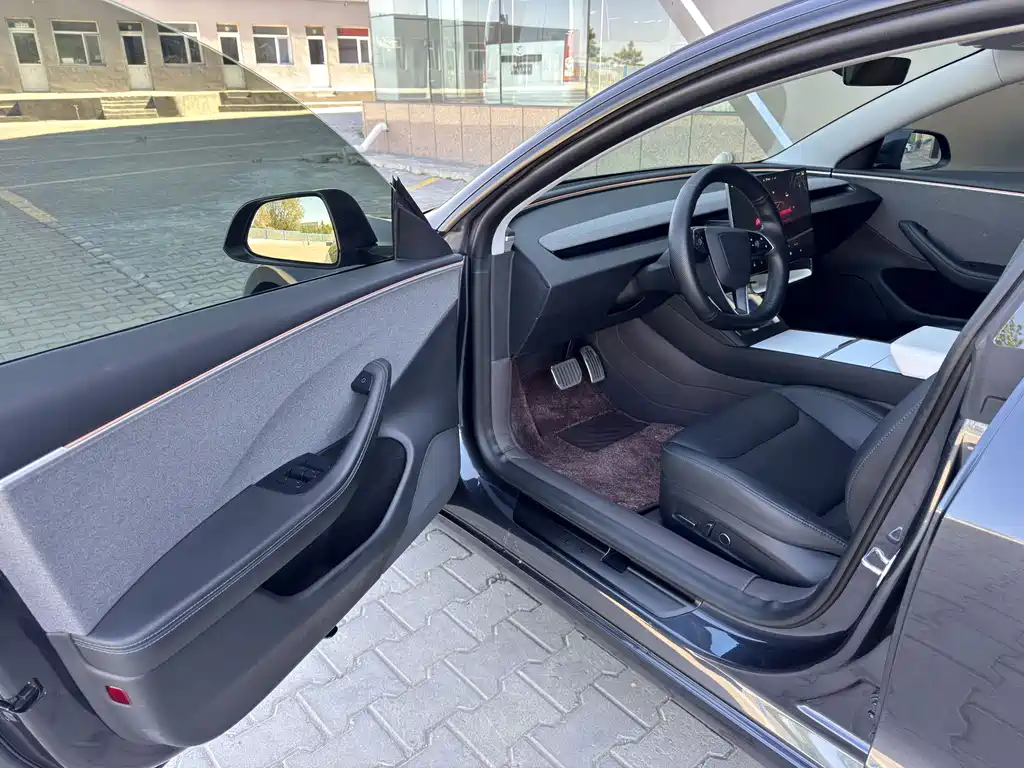 Tesla Model 3 — фото 9