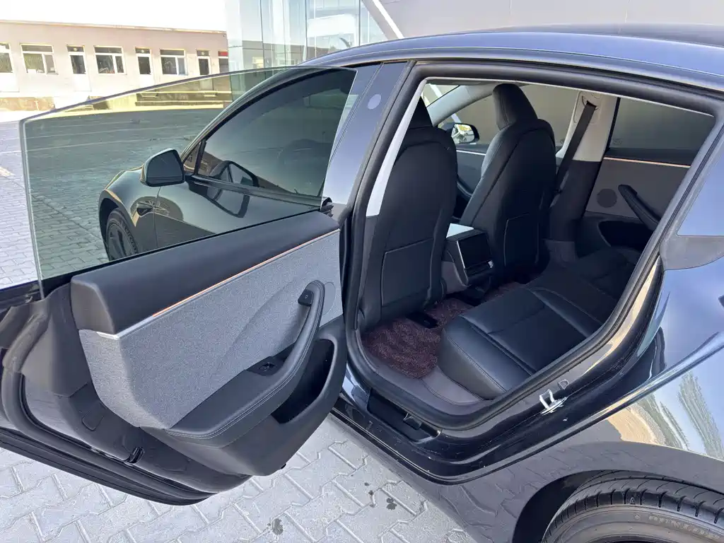 Tesla Model 3 — фото 10