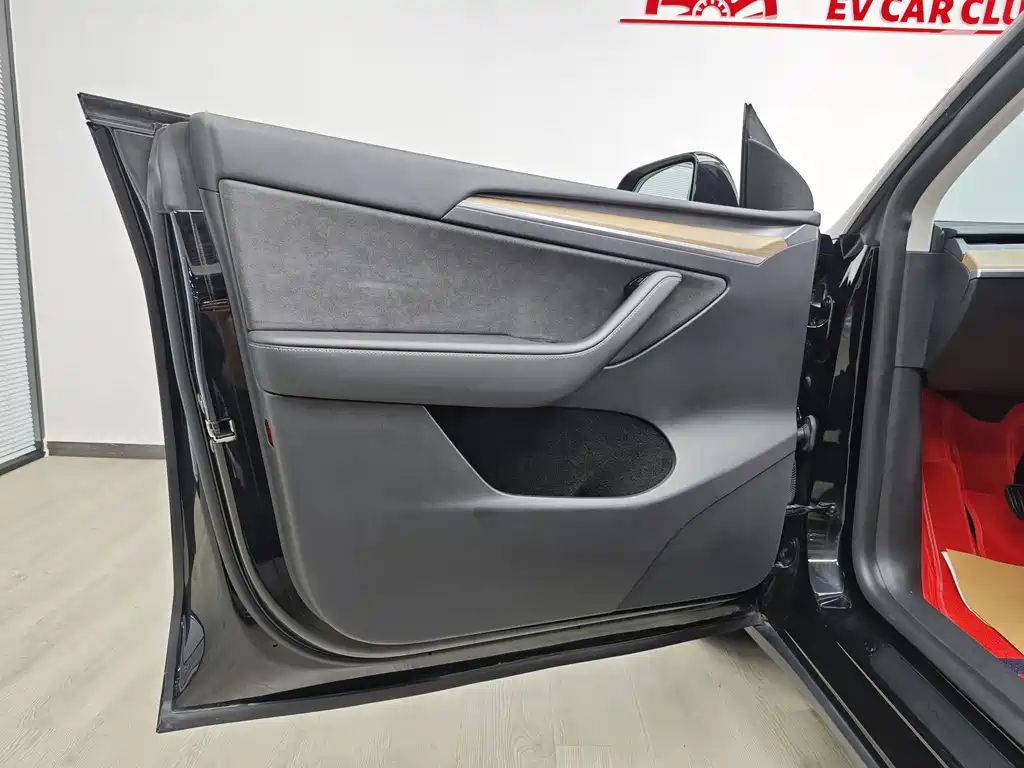 Tesla Model Y — фото 34