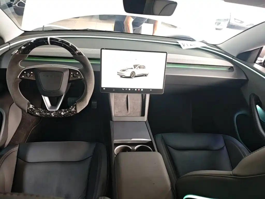 Tesla Model 3 — фото 10