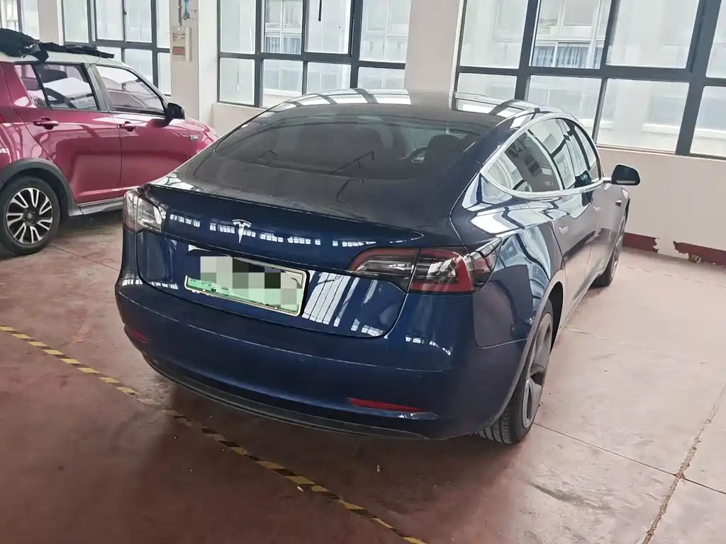 Tesla Model 3 — фото 3