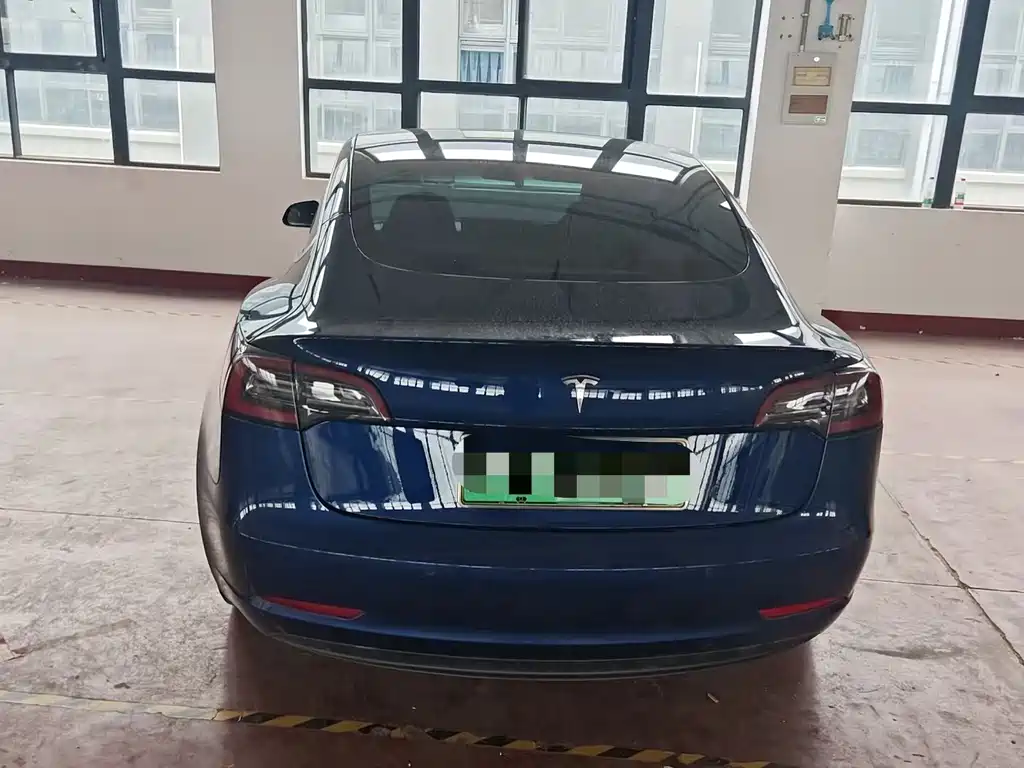 Tesla Model 3 — фото 4