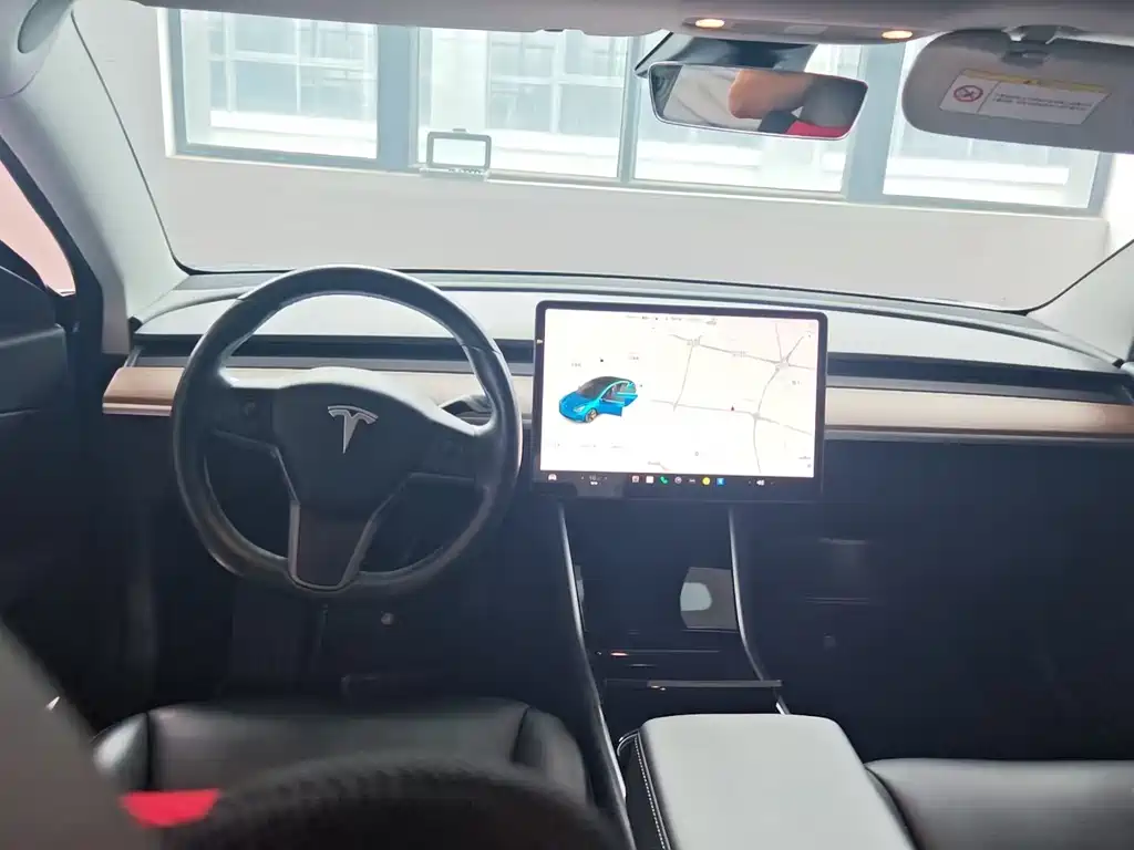 Tesla Model 3 — фото 6