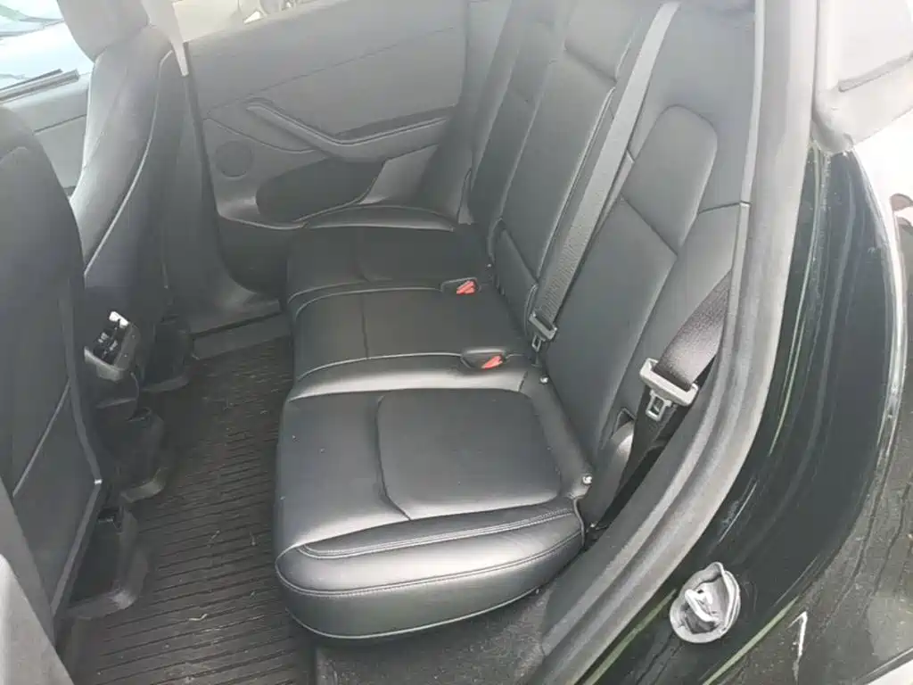 Tesla Model Y — фото 17