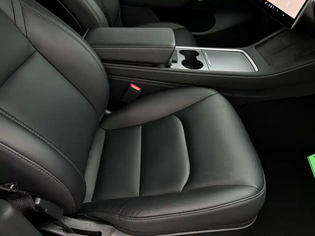 Tesla Model Y — фото 12