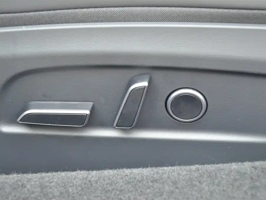 Tesla Model 3 — фото 4