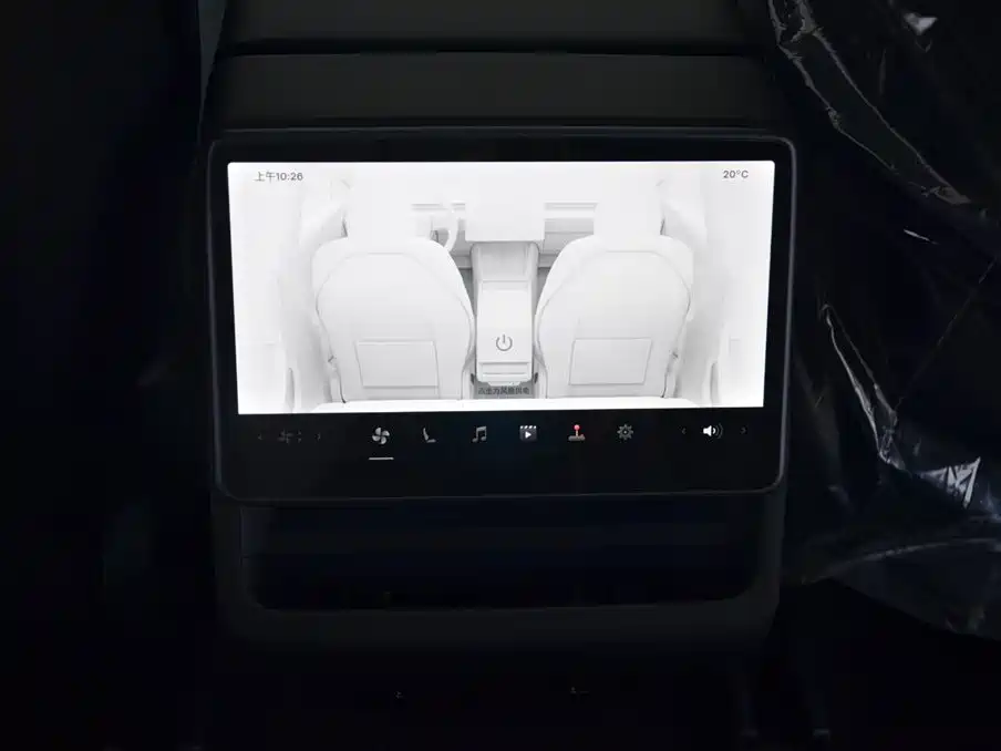 Tesla Model 3 — фото 10