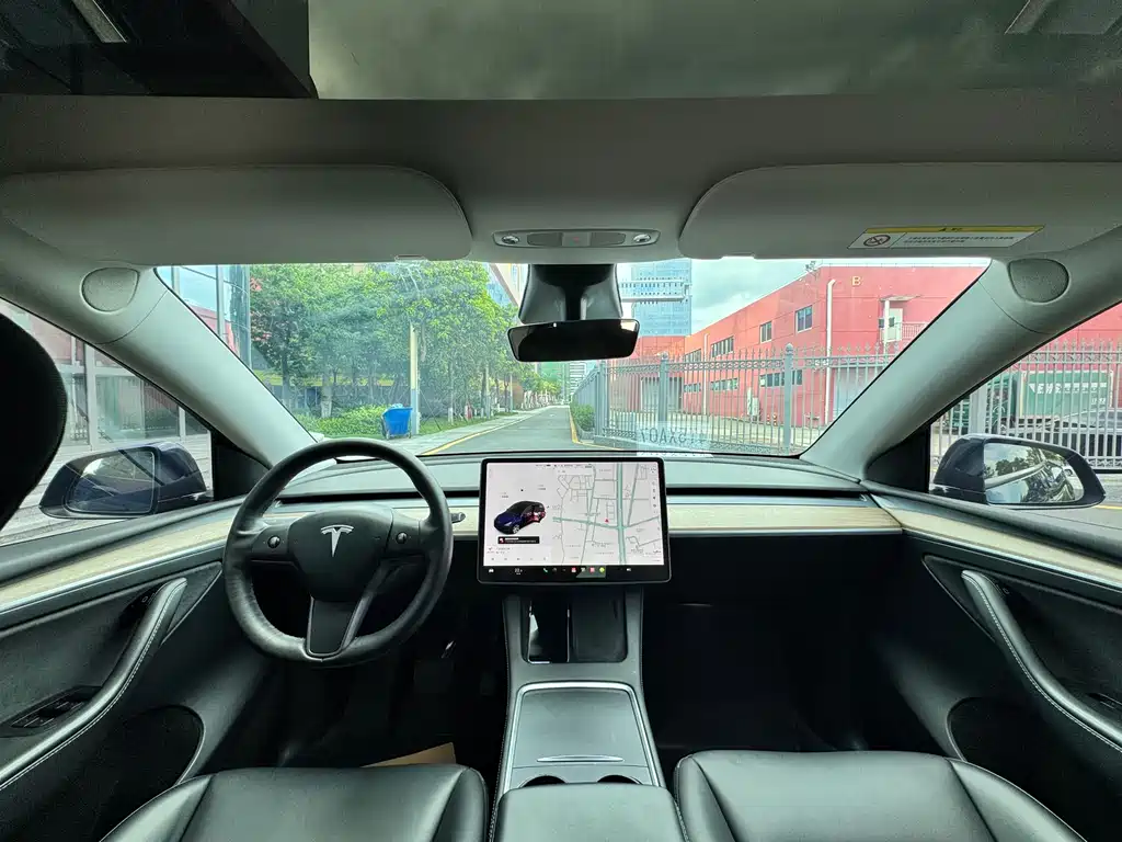 Tesla Model Y — фото 8