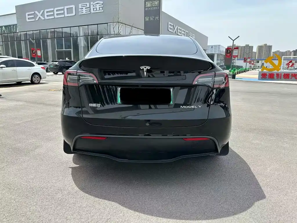 Tesla Model Y — фото 7