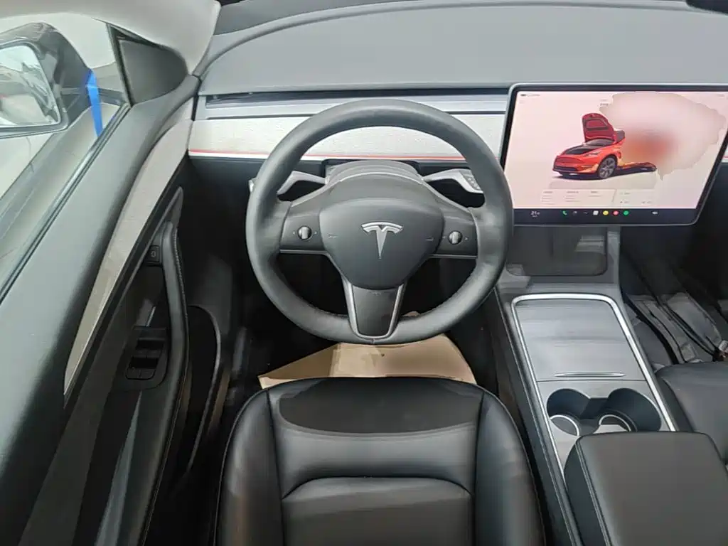 Tesla Model Y — фото 7