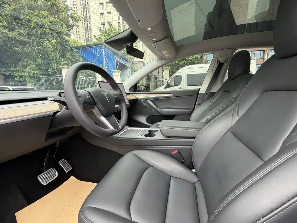Tesla Model Y — фото 4