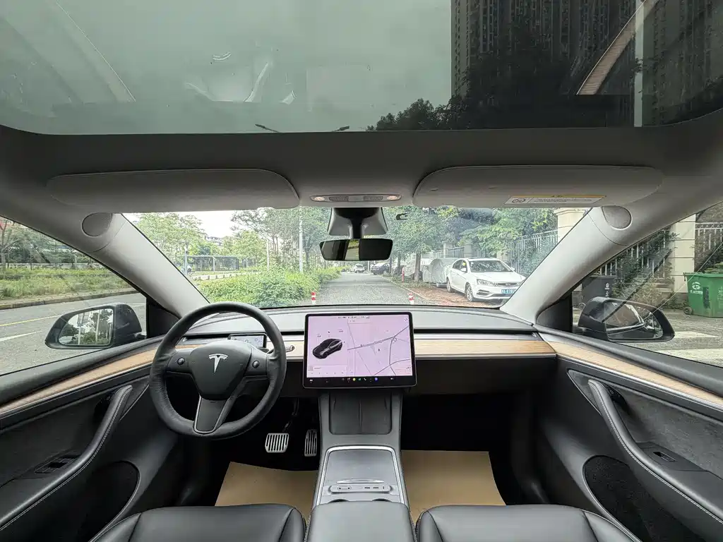 Tesla Model Y — фото 6