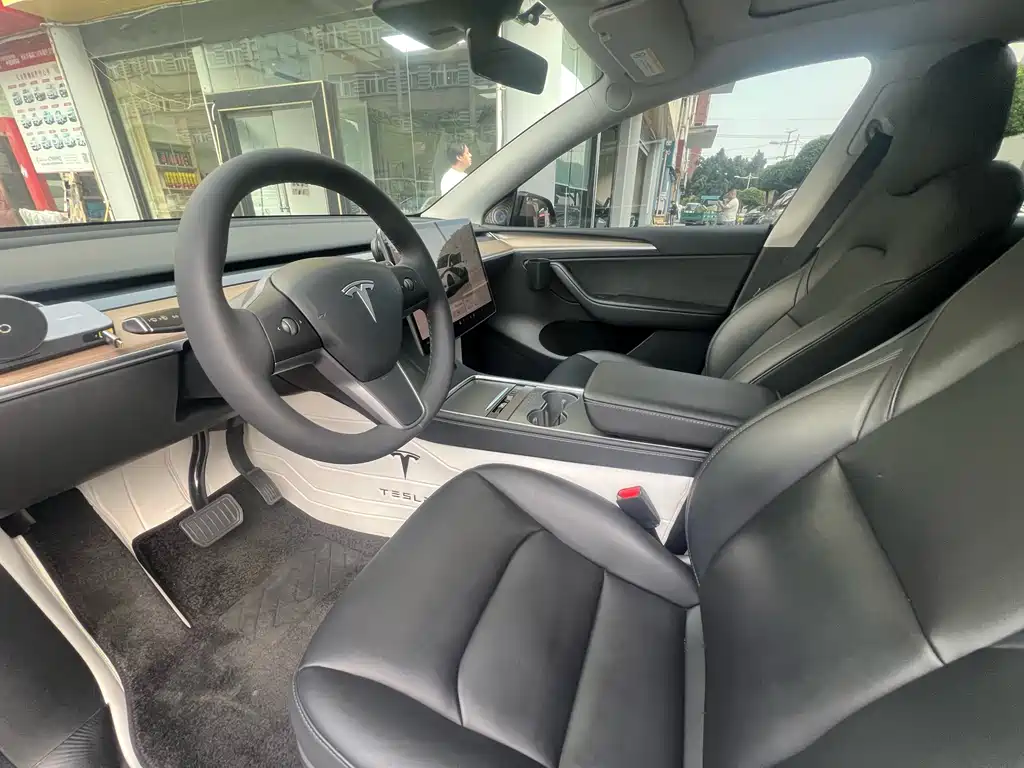 Tesla Model Y — фото 4