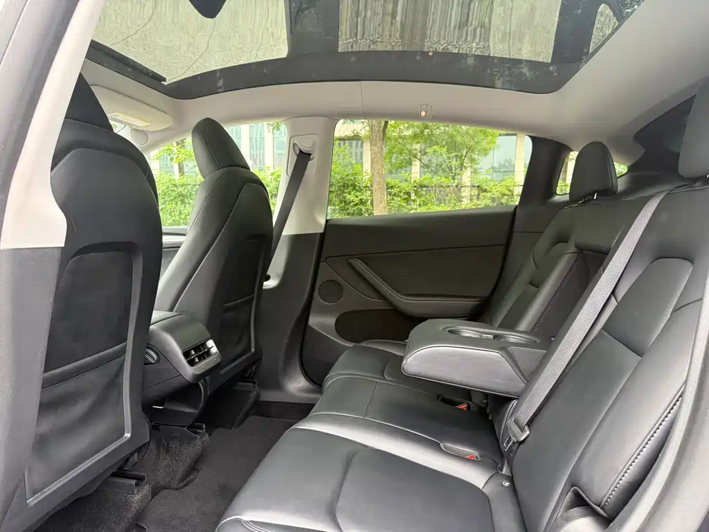 Tesla Model Y — фото 13