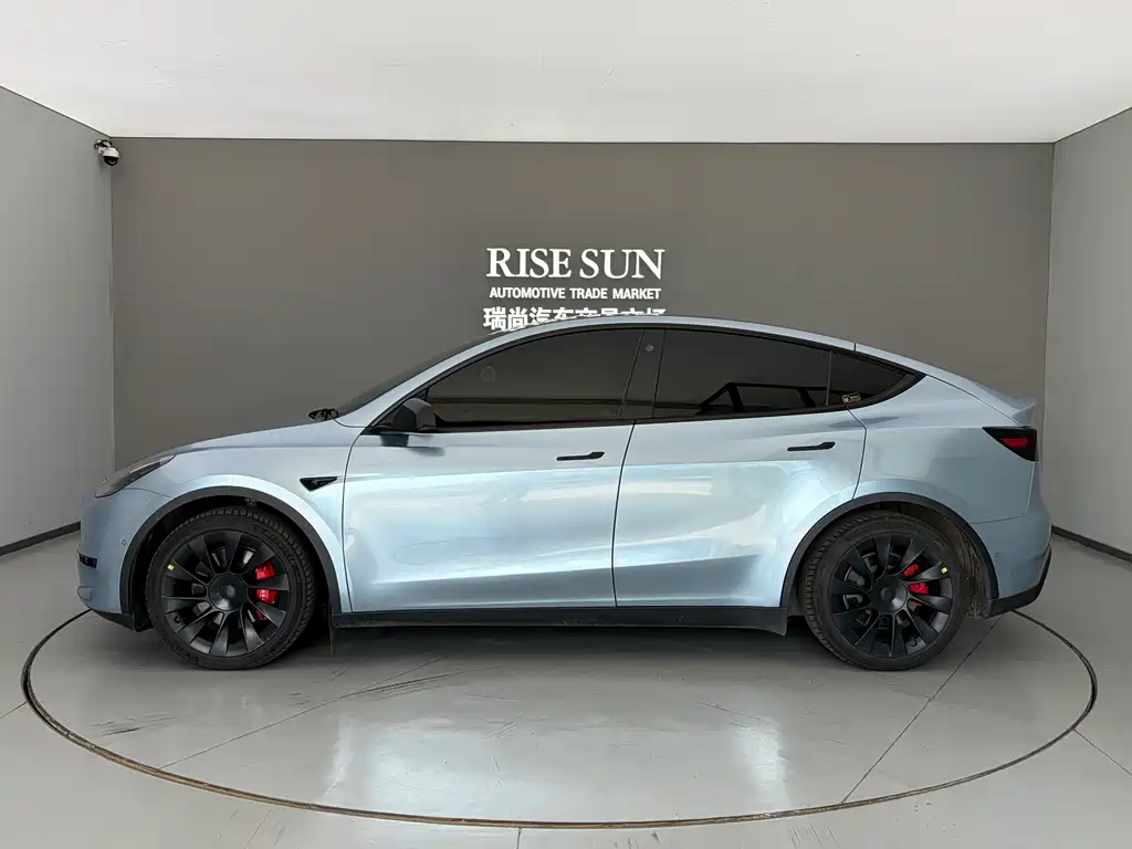 Tesla Model Y — фото 13