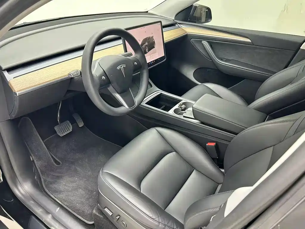 Tesla Model Y — фото 4