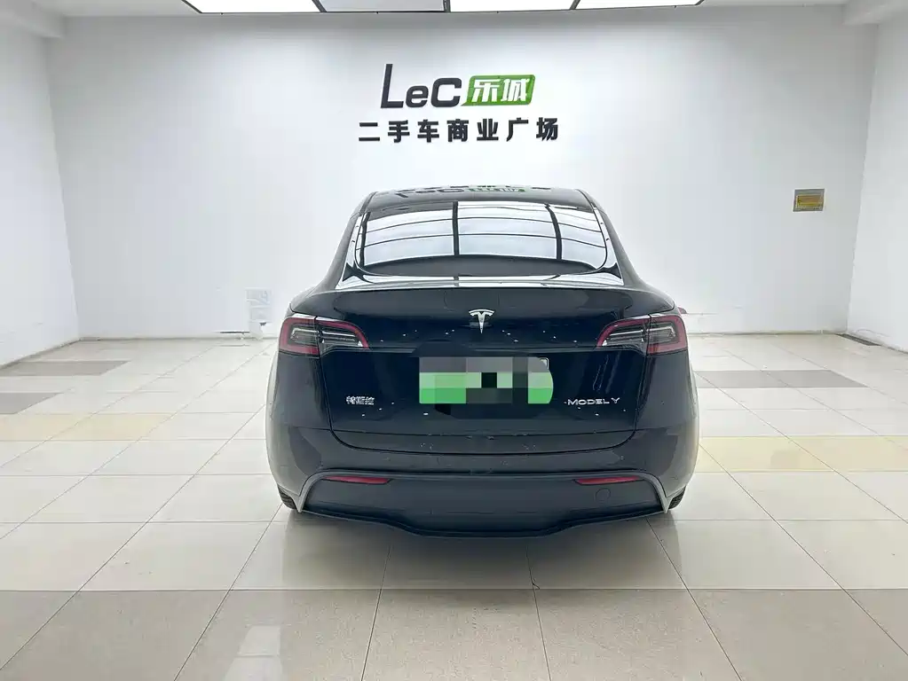 Tesla Model Y — фото 8