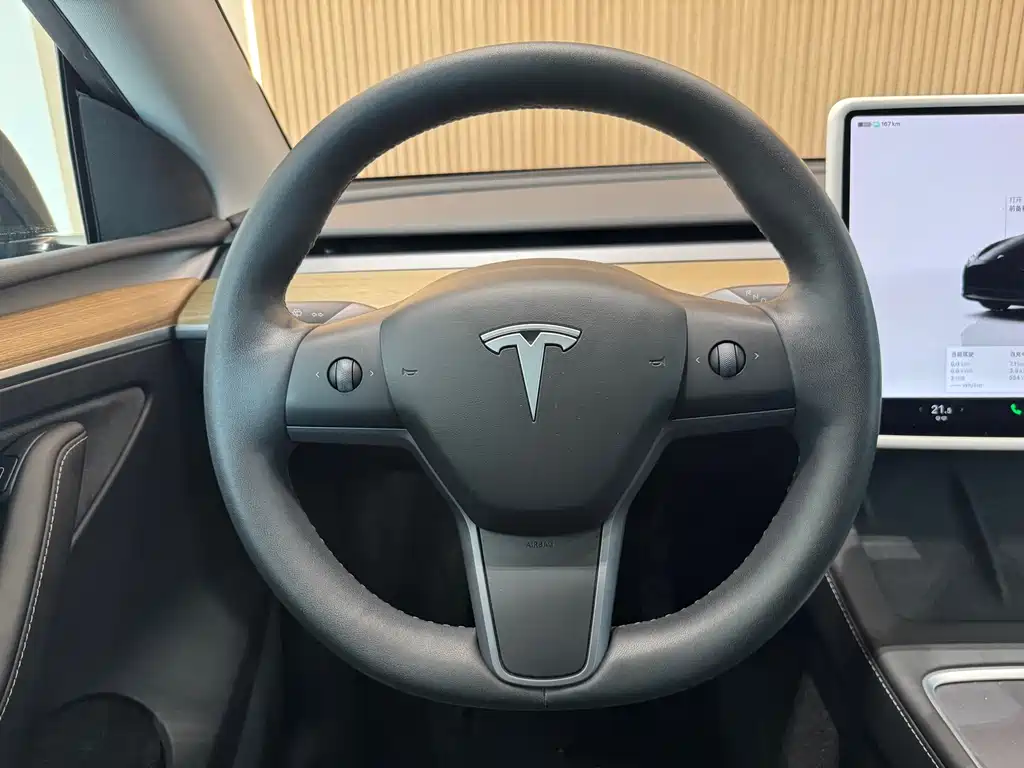 Tesla Model Y — фото 7