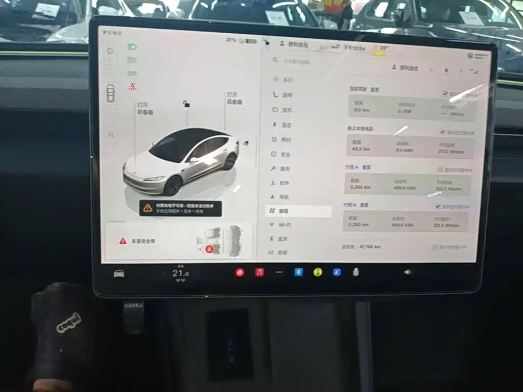 Tesla Model 3 — фото 13