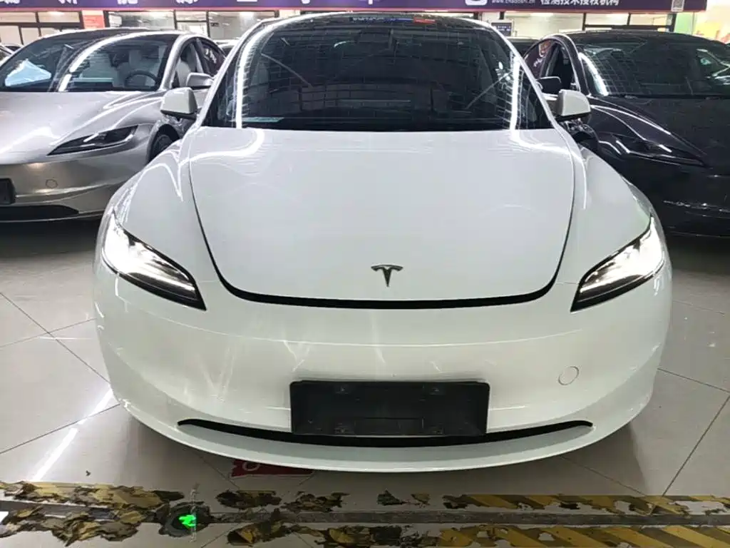Tesla Model 3 — фото 3