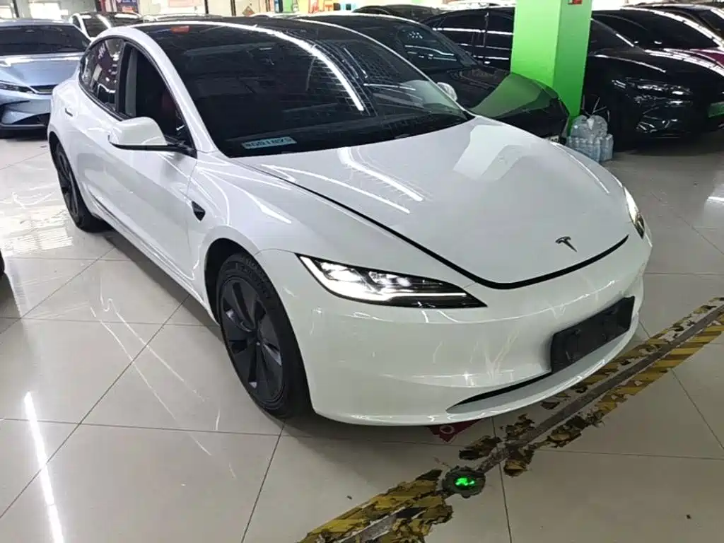 Tesla Model 3 — фото 4