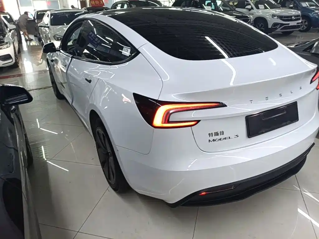 Tesla Model 3 — фото 5