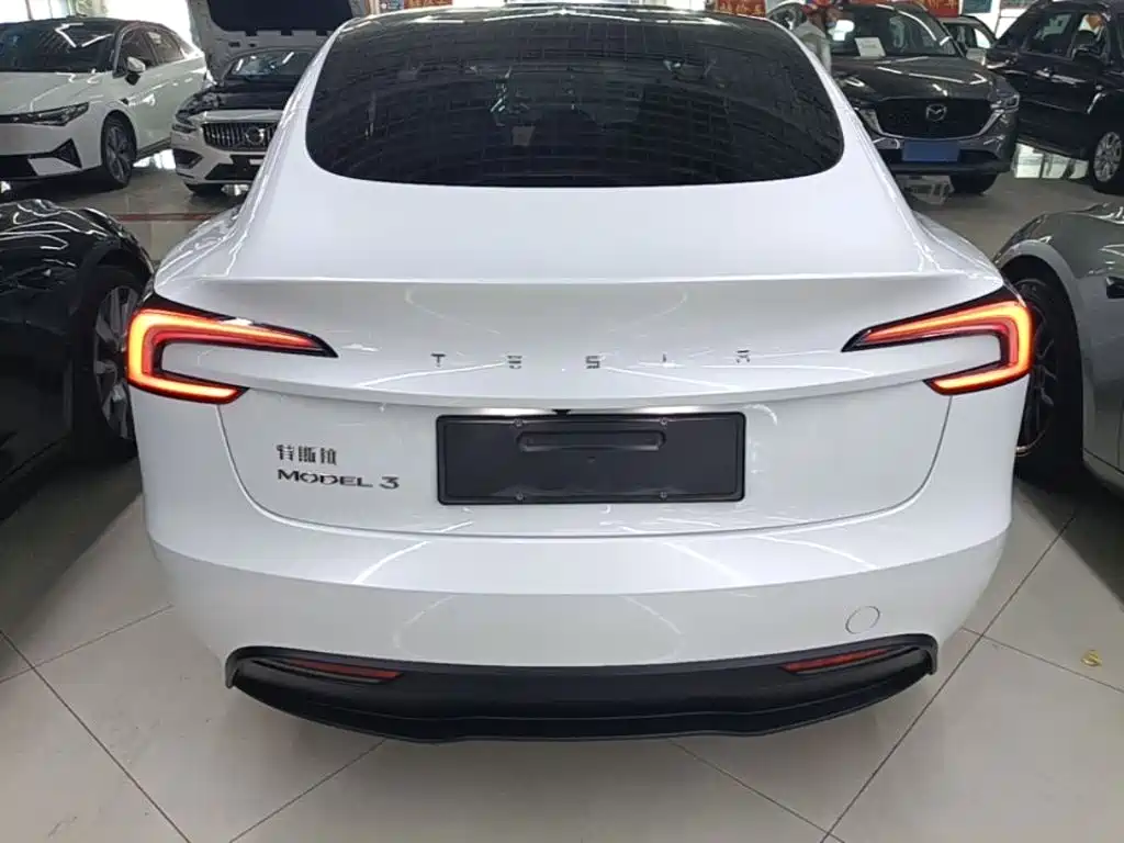 Tesla Model 3 — фото 6