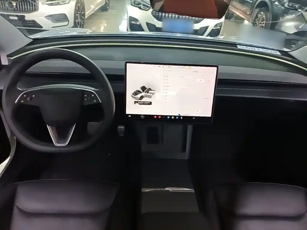Tesla Model 3 — фото 10