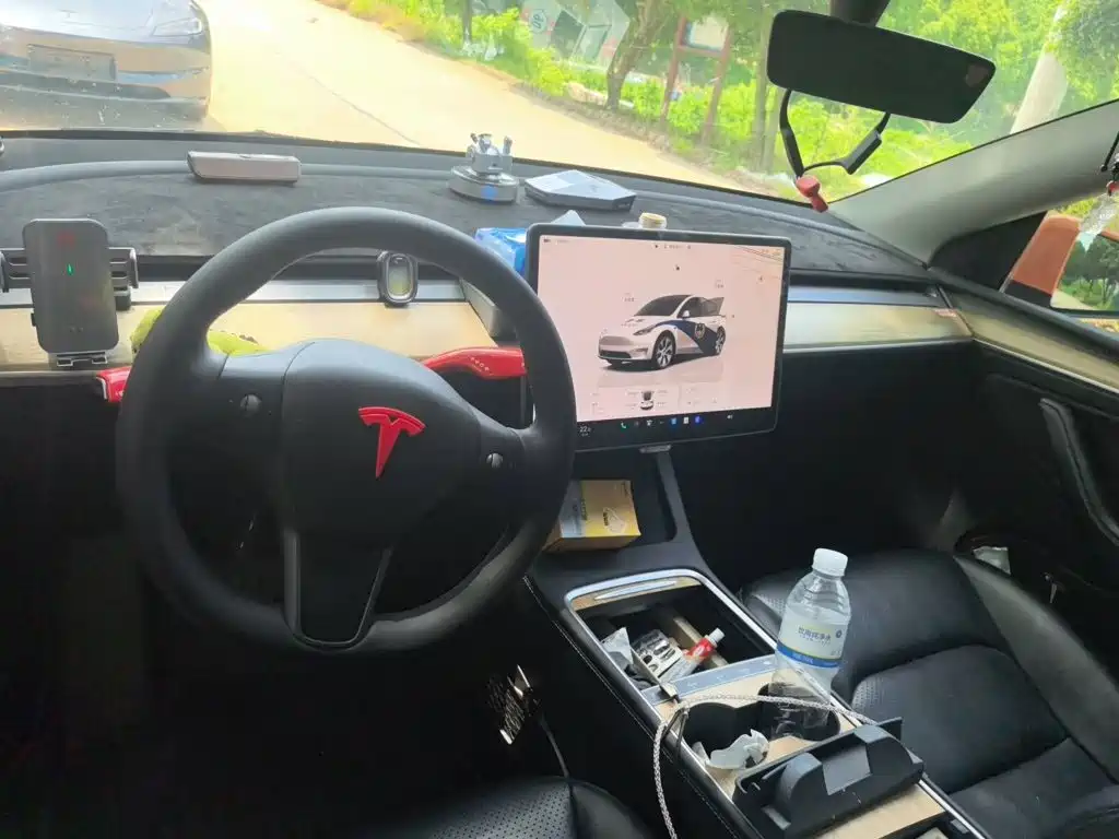 Tesla Model Y — фото 13