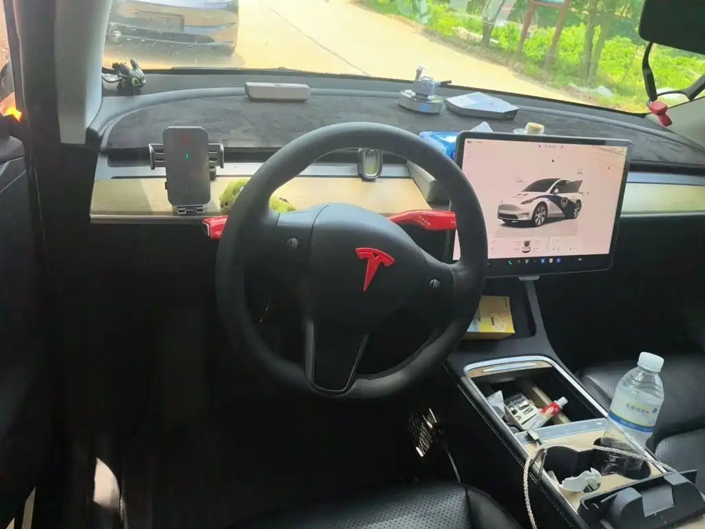 Tesla Model Y — фото 3