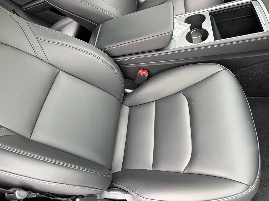 Tesla Model Y — фото 13