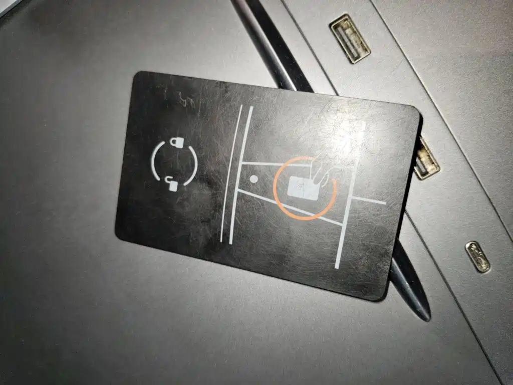 Tesla Model 3 — фото 17