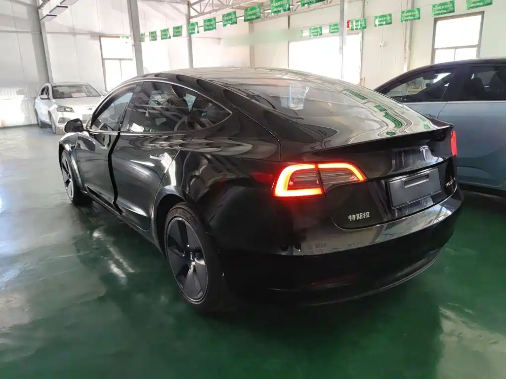 Tesla Model 3 — фото 23