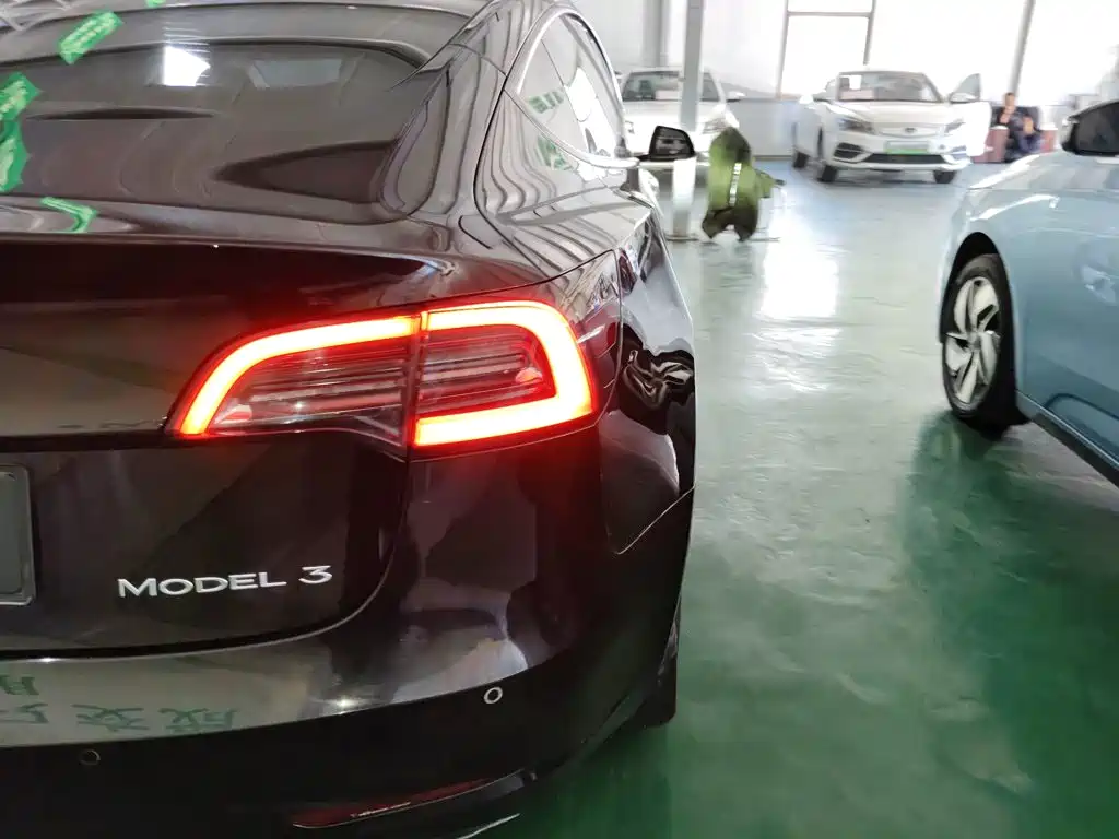 Tesla Model 3 — фото 24