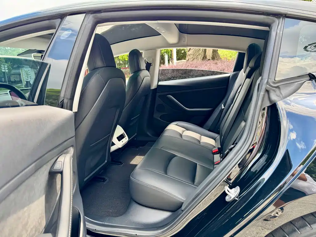 Tesla Model 3 — фото 11