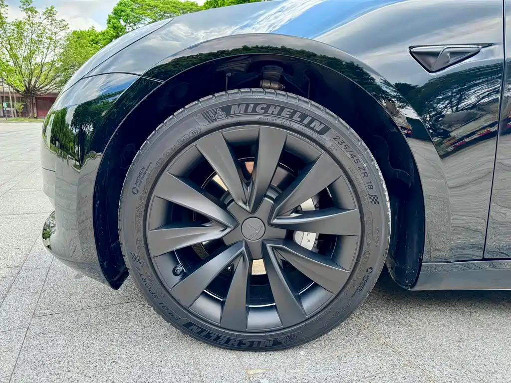 Tesla Model 3 — фото 25