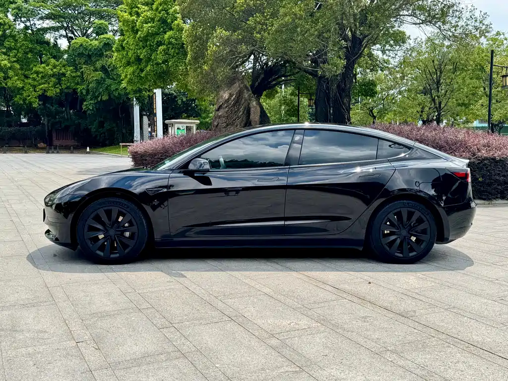 Tesla Model 3 — фото 4