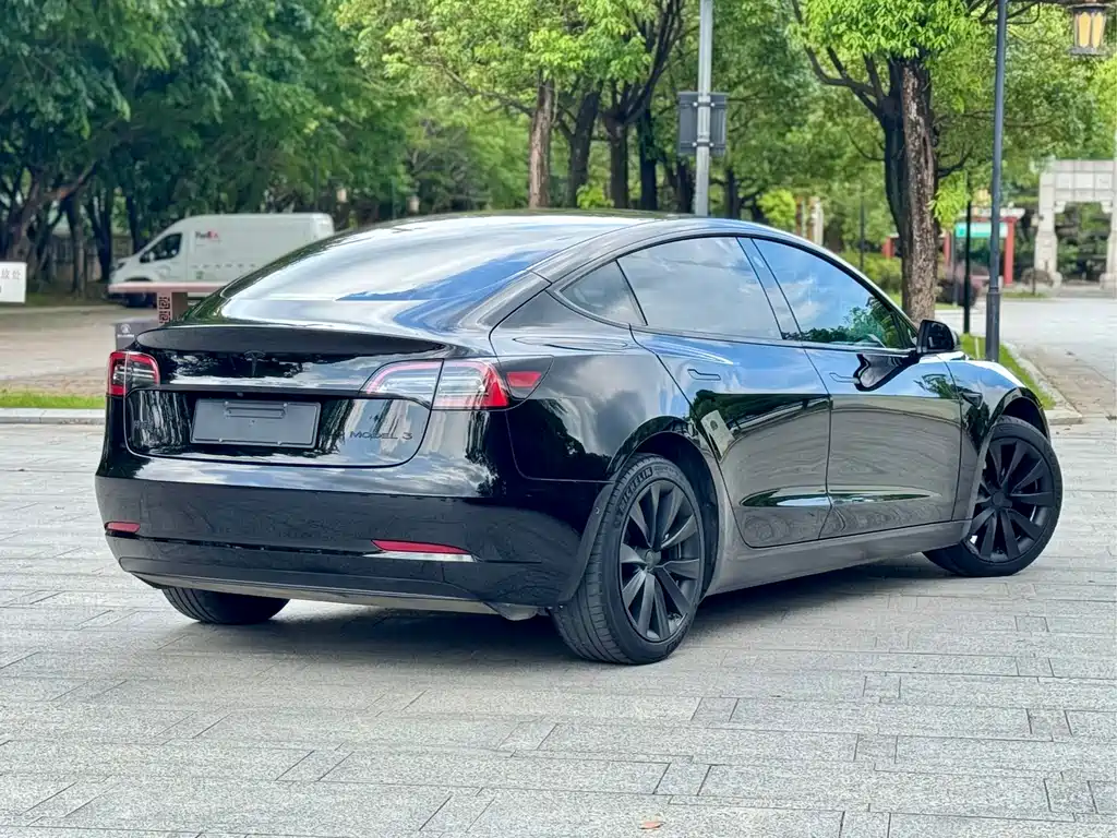 Tesla Model 3 — фото 6