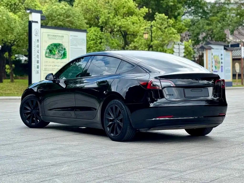 Tesla Model 3 — фото 7