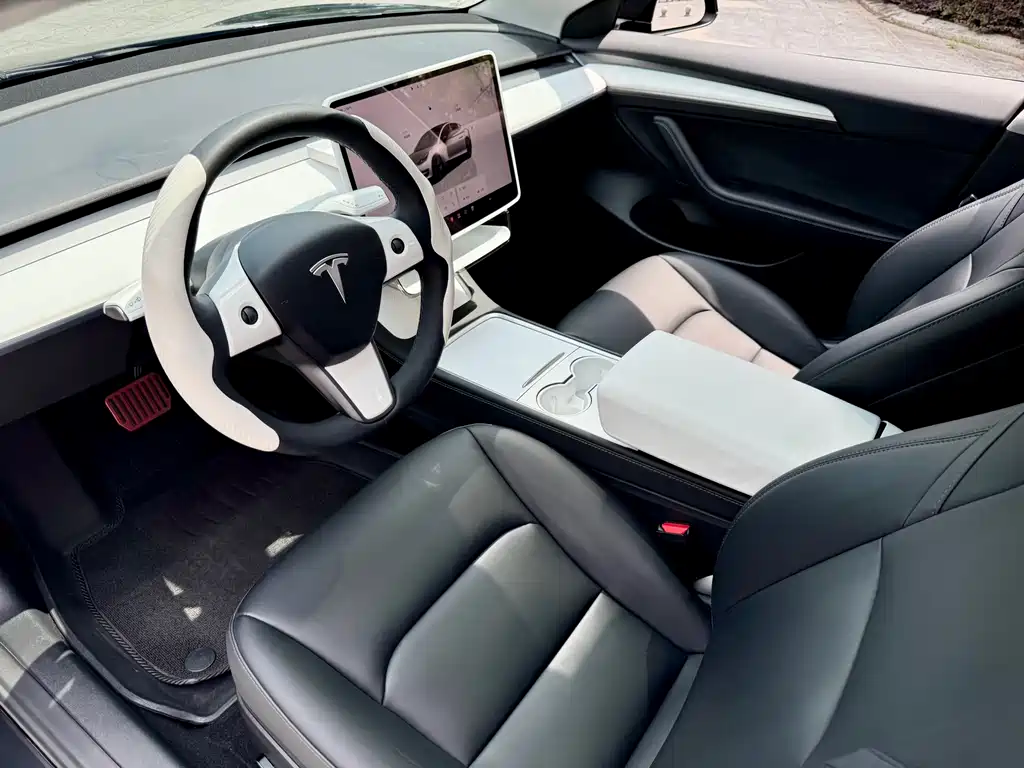 Tesla Model 3 — фото 10
