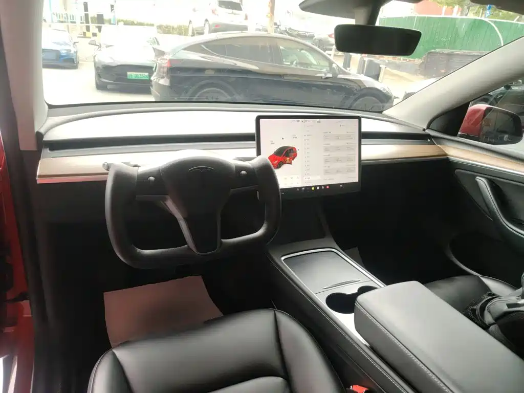Tesla Model Y — фото 6