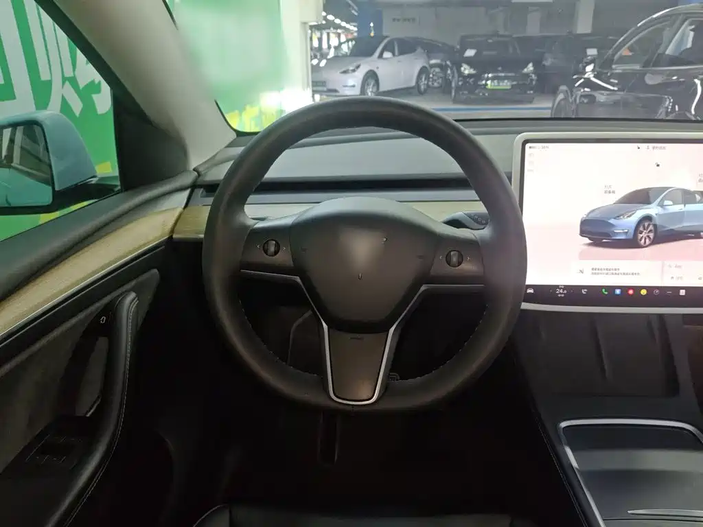 Tesla Model Y — фото 7